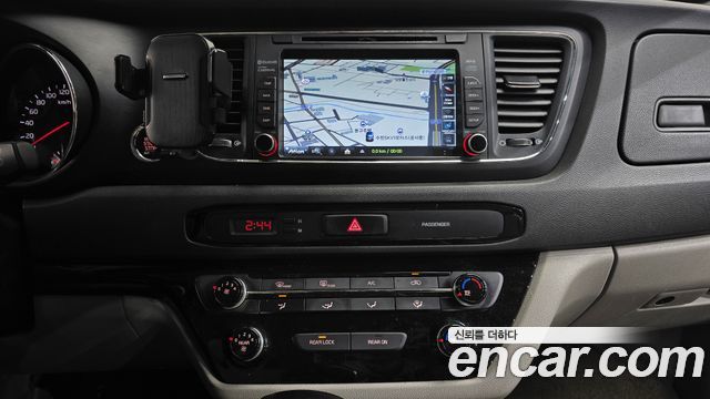 Kia Canival 2018 — photo 14