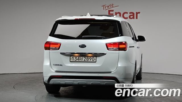 Kia Canival 2018 — photo 4