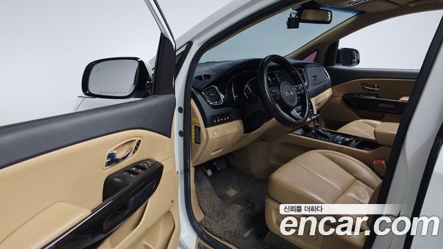 Kia Canival 2018 — photo 10