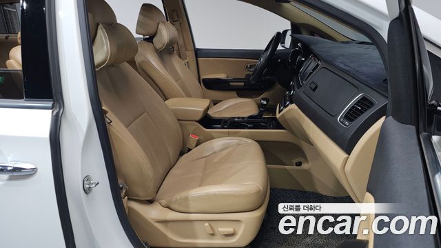 Kia Canival 2018 — photo 11