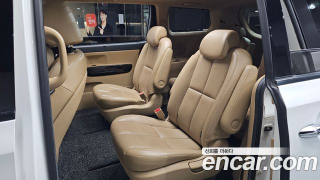 Kia Canival 2018 — photo 12