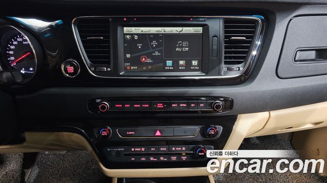 Kia Canival 2018 — photo 14