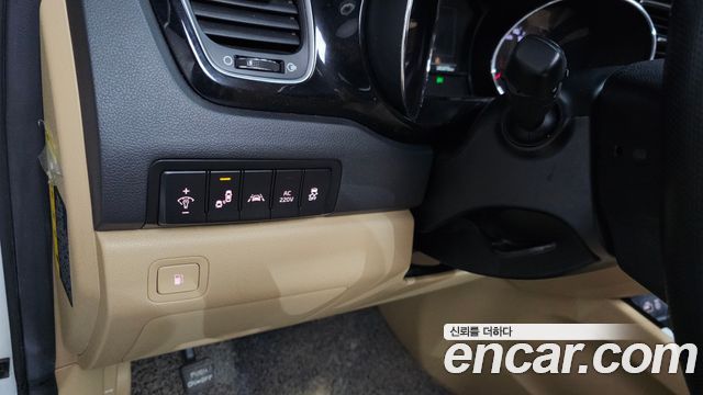 Kia Canival 2018 — photo 17