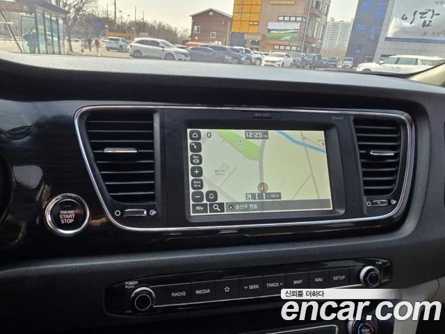 Kia Canival 2019 — photo 17