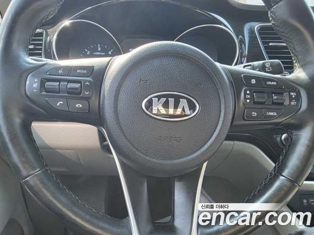 Kia Canival 2019 — photo 18
