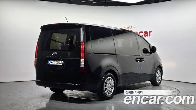 Hyundai Staria 2023 — photo 2