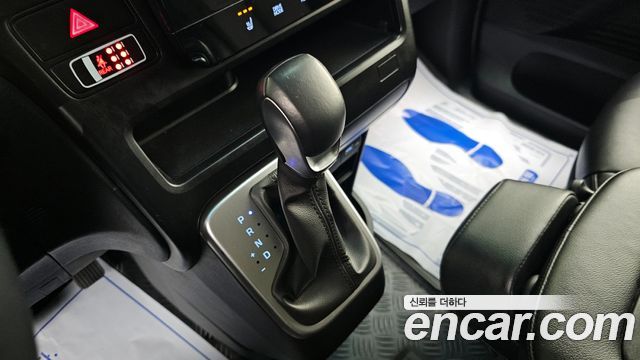 Hyundai Staria 2023 — photo 9