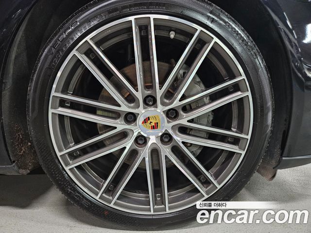 Porsche Panamera 2018 — photo 20