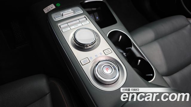 Genesis GV70 2022 — photo 9