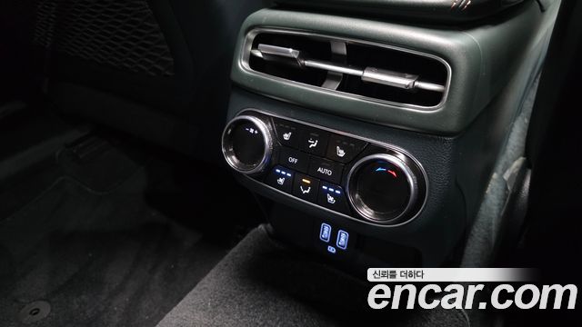 Genesis GV70 2022 — photo 18