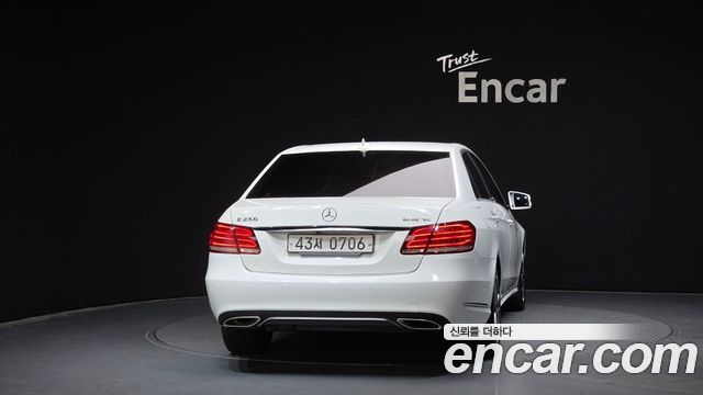 Mercedes-Benz E-Class 2016 — photo 4
