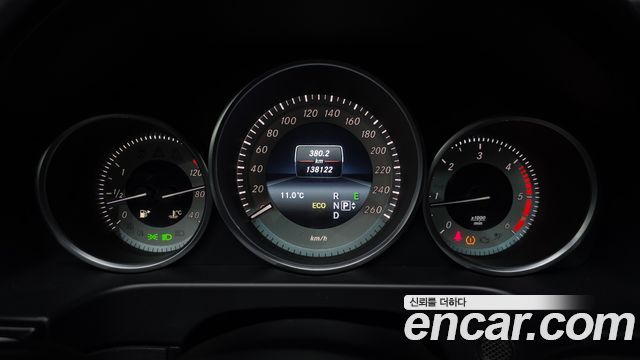 Mercedes-Benz E-Class 2016 — photo 8