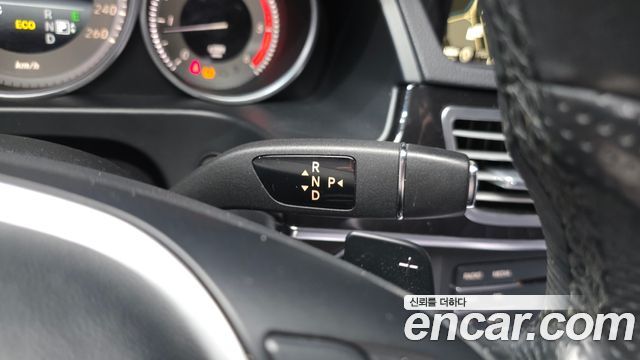 Mercedes-Benz E-Class 2016 — photo 9