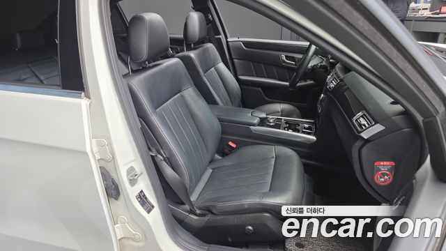 Mercedes-Benz E-Class 2016 — photo 12