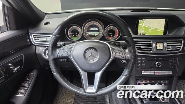 Mercedes-Benz E-Class 2016 — photo 13