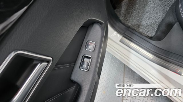 Mercedes-Benz E-Class 2016 — photo 18
