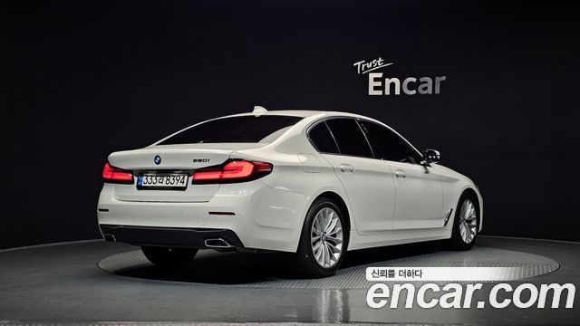 BMW 5-Series 2023 — photo 2