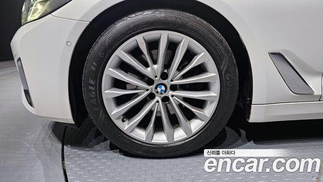 BMW 5-Series 2023 — photo 5