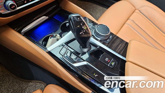 BMW 5-Series 2023 — photo 9