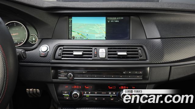 BMW 5-Series 2013 — photo 17