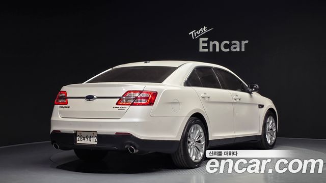 Ford Taurus 2017 — photo 2