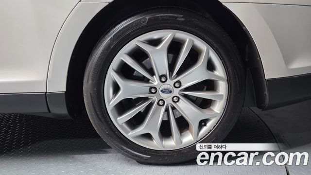 Ford Taurus 2017 — photo 5