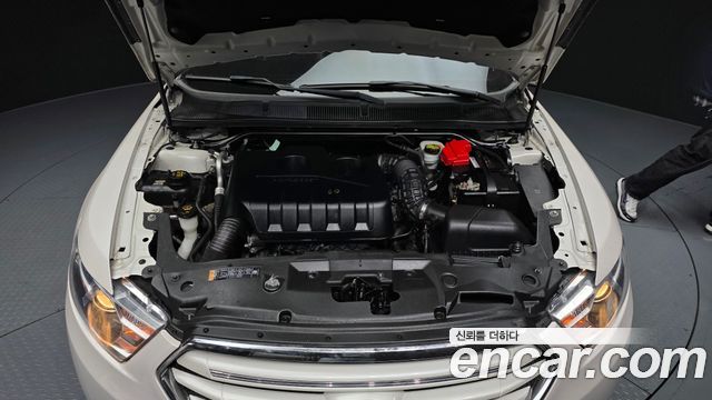 Ford Taurus 2017 — photo 6