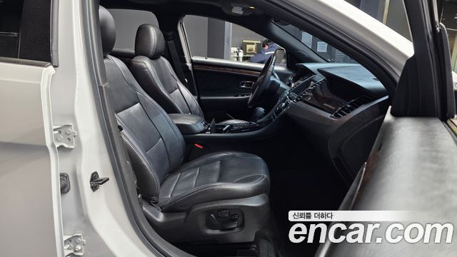 Ford Taurus 2017 — photo 11