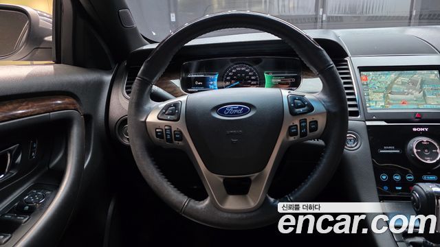 Ford Taurus 2017 — photo 13