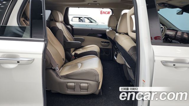 Kia Canival 2022 — photo 12