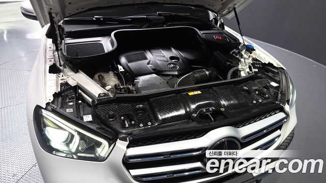 Mercedes-Benz GLE-Class 2020 — photo 6