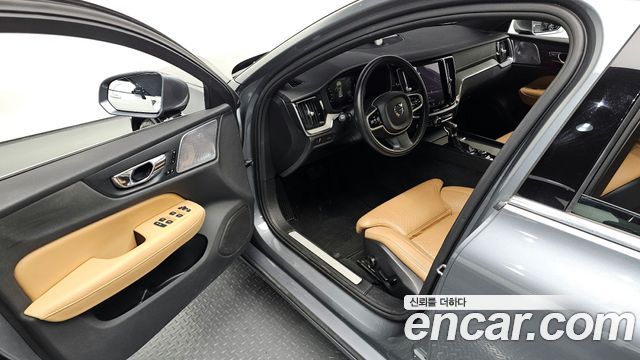 Volvo S60 2020 — photo 11