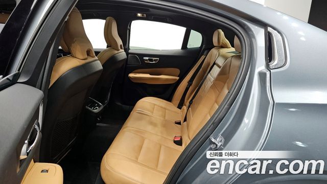 Volvo S60 2020 — photo 12