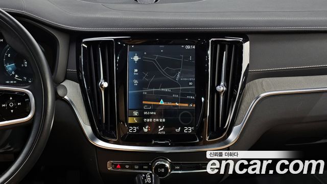 Volvo S60 2020 — photo 17