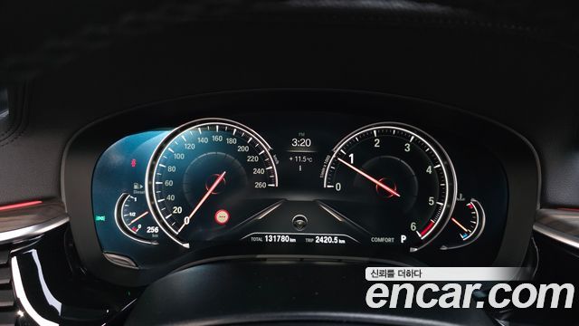 BMW 5-Series 2018 — photo 8