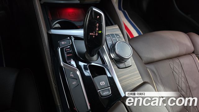 BMW 5-Series 2018 — photo 9