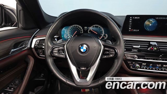 BMW 5-Series 2018 — photo 13