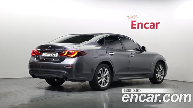 Infiniti Q70 2018 — photo 2