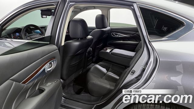 Infiniti Q70 2018 — photo 11