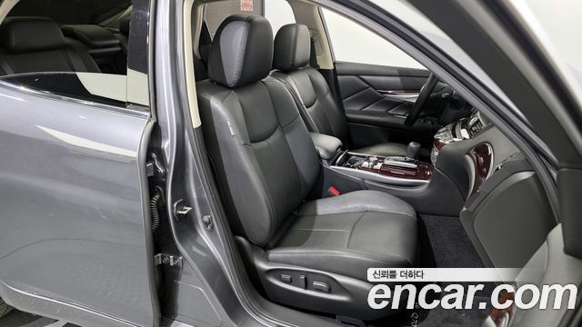Infiniti Q70 2018 — photo 12