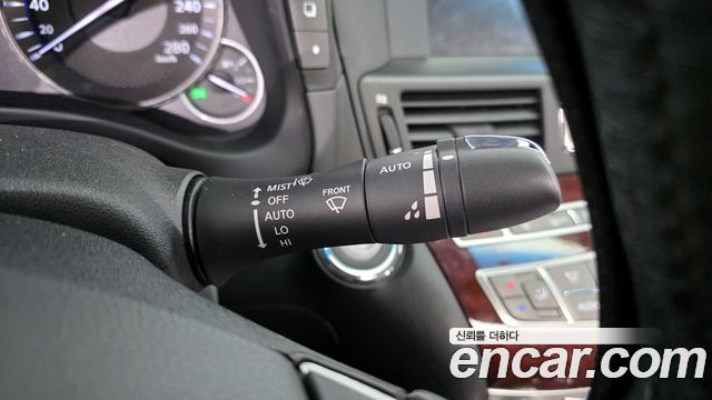 Infiniti Q70 2018 — photo 16