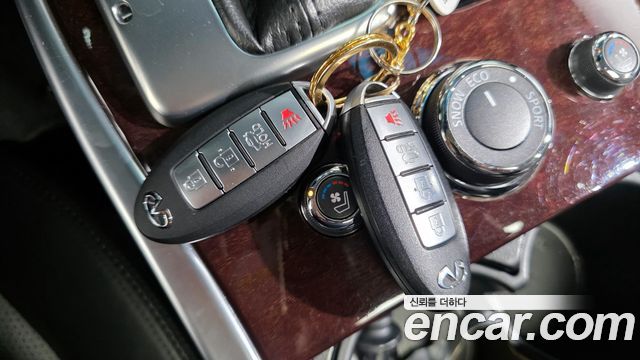 Infiniti Q70 2018 — photo 18