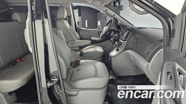 Hyundai Starex 2019 — photo 11