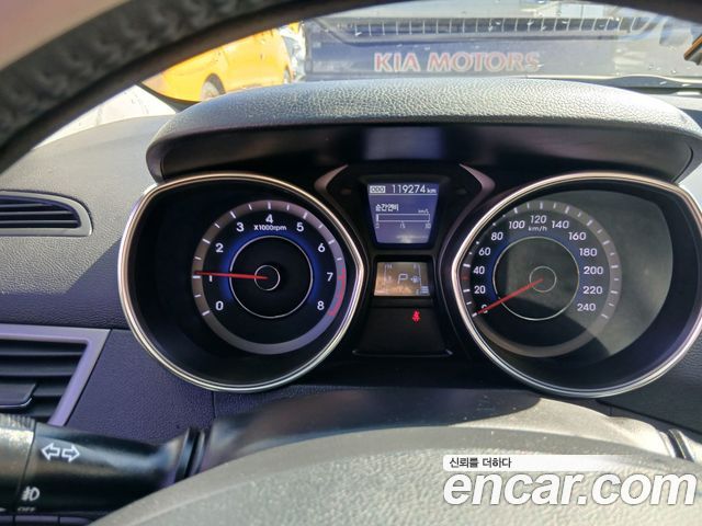 Hyundai AVANTE 2012 — photo 8
