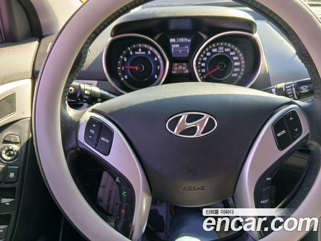 Hyundai AVANTE 2012 — photo 14