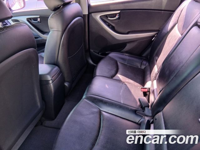 Hyundai AVANTE 2012 — photo 16