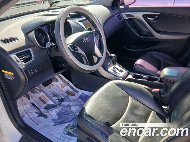 Hyundai AVANTE 2012 — photo 18