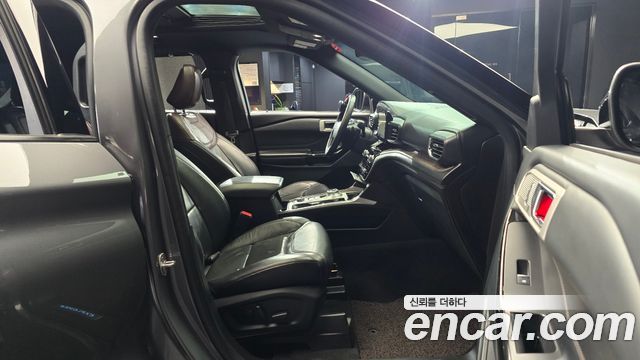 Ford Explorer 2021 — photo 11