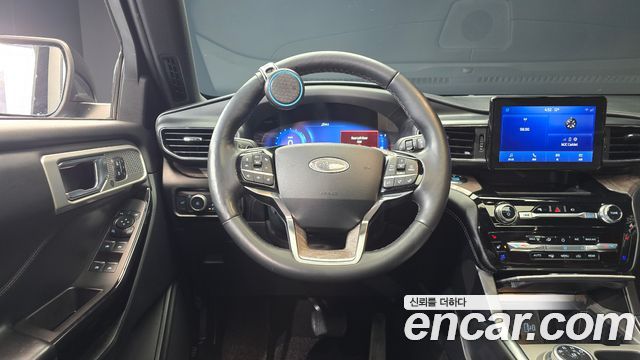Ford Explorer 2021 — photo 13