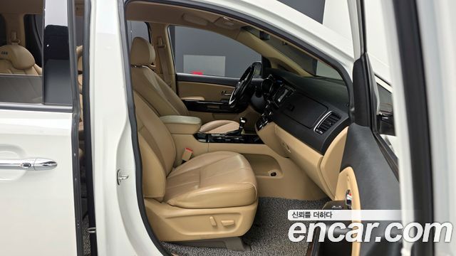 Kia Canival 2019 — photo 11